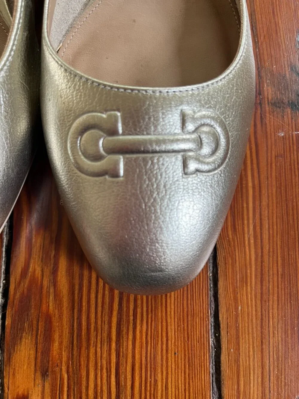 Salvatore Ferragamo Gold Leather Gancini Ballet Flats – EUC